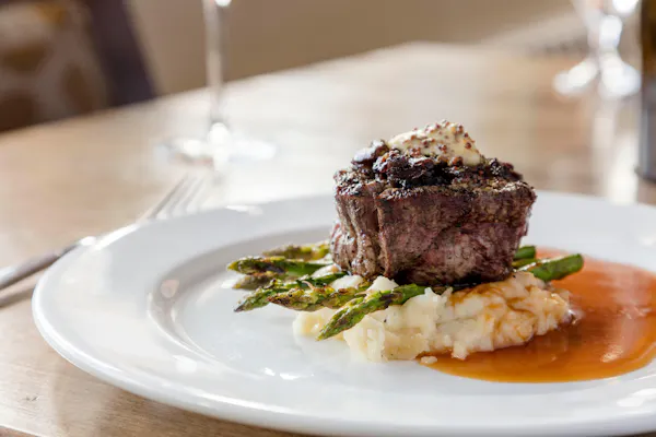 dish, food, cuisine, ingredient, steak au poivre, tournedos rossini