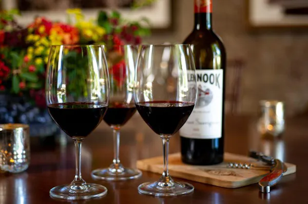 stemware, tableware, wine glass, alcoholic drink, drinkware, alcohol
