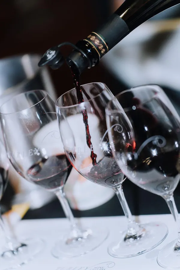 stemware, tableware, drinkware, wine glass, alcoholic drink, barware