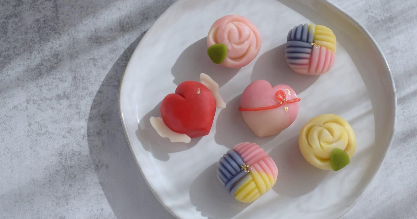 Tonari by Uroko - pastelle-colored Japanese confectionary on a white plate